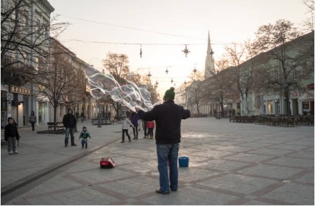 014-Novi-Sad-straatperformer-hoofdstraat-Zmaj-Jovina