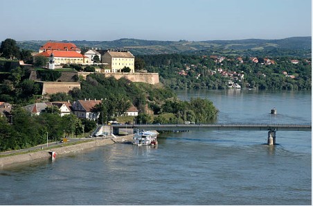 088-Novi-Sad-Donau-met-Fort-Petrovaradin