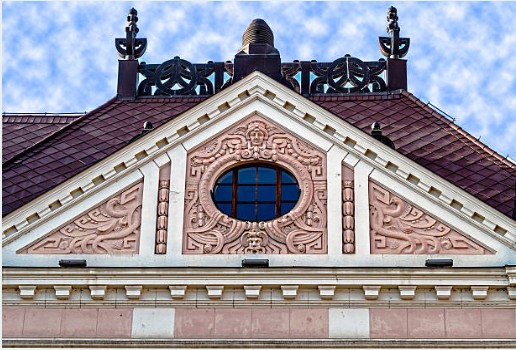 094-Novi-Sad-facade-klassiek-gebouw