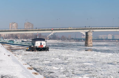 062-Novi-Sad-bevroren-Donau