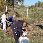 Kinderen krijgen tuineducatie.