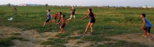 voetballen met Roma-kinderen